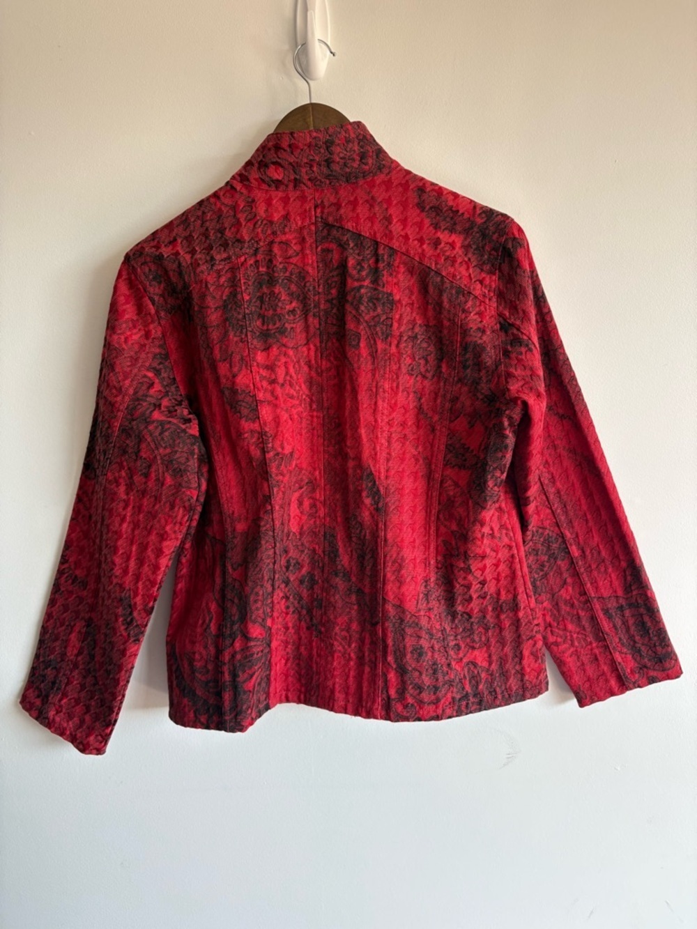 Chico’s Red Black Jacquard Jacket Size 1 (M) Textured Button Front Blazer - Picture 8 of 8